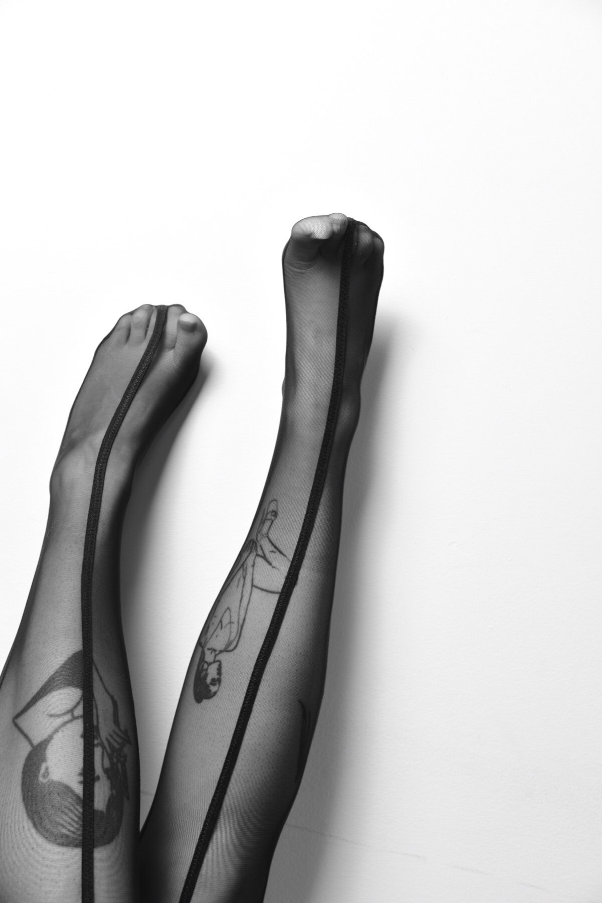 Jambes en bas noirs, vue 5